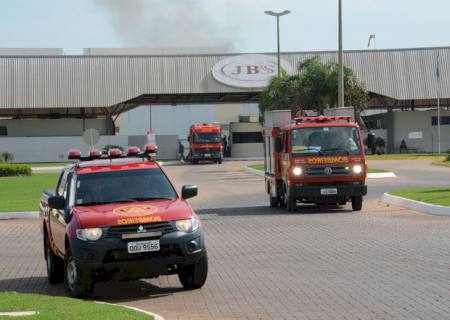Vazamento de amônia em frigorífico mobiliza bombeiros na Capital
