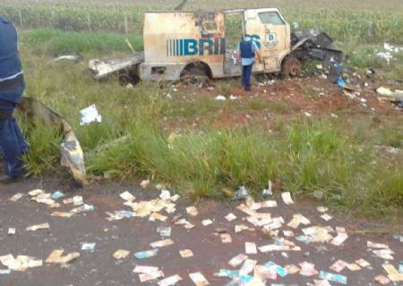 Bando explode carro forte na MS-156 na região de fronteira em MS