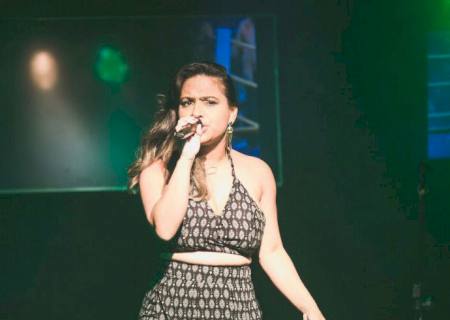Simone Du Porto é a voz da música e do teatro nova-andradinense