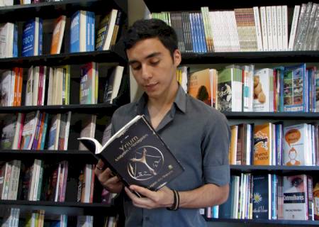 Jovem cria universo fantástico em livro que será lançado sexta-feira
