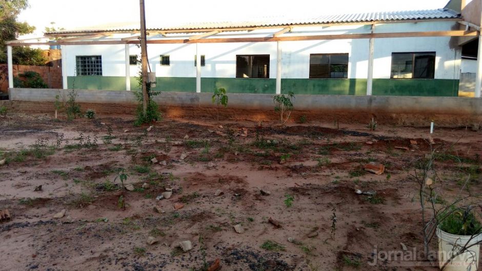 Após temporal, voluntários e Prefeitura se unem para reerguer velório de Casa Verde