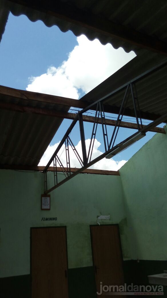 Após temporal, voluntários e Prefeitura se unem para reerguer velório de Casa Verde
