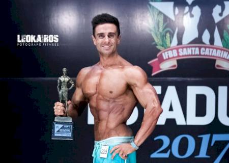 Ex-jogador de futebol, Henrique Azevedo supera depressão e se torna campeão de fisiculturismo