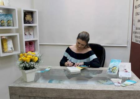 Flávia Pimenta deve lançar livro sobre fé antes do Natal