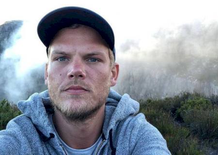 Avicii usou vidro de garrafa para cometer suicídio, diz site