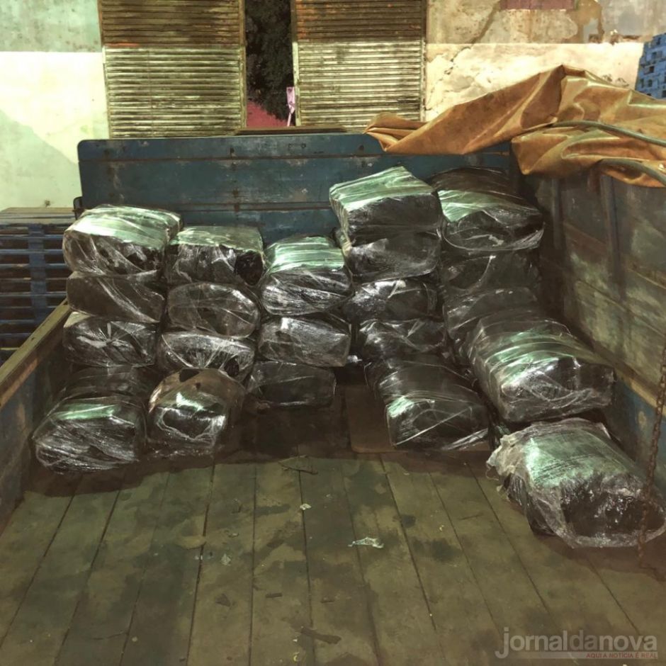 PF prende 19 pessoas e apreende 7 ton de maconha na fronteira