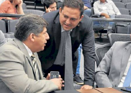 Disputa na Assembleia une rivais e racha coligação de Azambuja