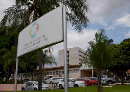 Sem receber, médicos entram em greve no Hospital de Câncer