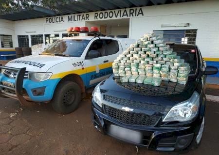 PMR descobre fundo falso em veículo e encontra 100 kg de pasta base