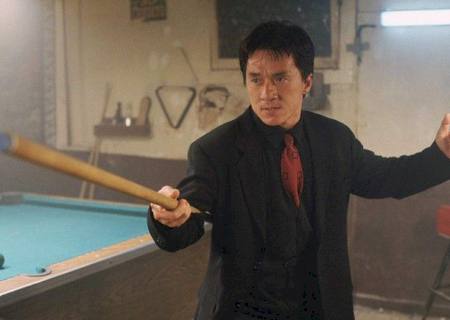 Jackie Chan revela problemas com álcool e agressão ao filho em livro