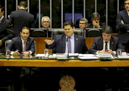 Congresso mantém veto a propaganda partidária na TV e no rádio