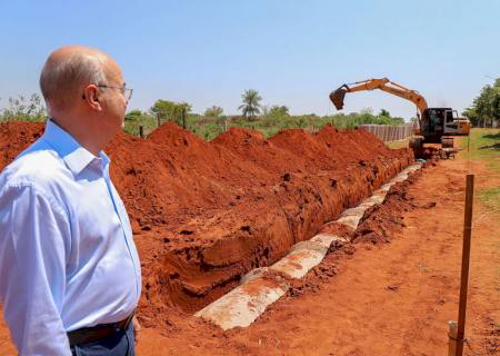Prefeito Gilberto Garcia e comitiva visitam obras em andamento