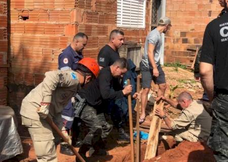 Bebê morre após cair em buraco aberto num quintal em Campo Grande