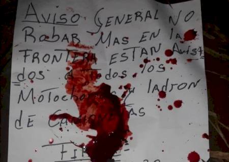 Depois de executar a tiros e decepar mão, criminosos deixam bilhete em corpos