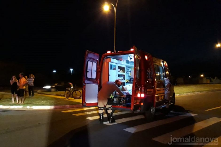 Colisão entre moto e carro deixa duas jovens feridas no Jardim Universitário