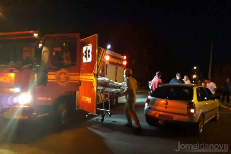 Colisão entre moto e carro deixa duas jovens feridas no Jardim Universitário
