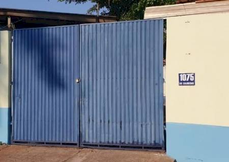 Homem morre asfixiado durante incêndio em funilaria na Capital
