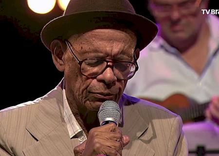 Sambista Elton Medeiros morre aos 89 anos no Rio