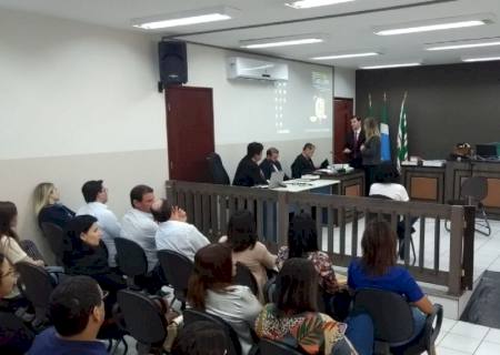 Júri que pode condenar três pessoas por homicídio é aberto no Fórum de Nova Andradina