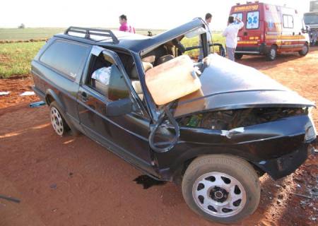 Colisão frontal deixa cinco pessoas feridas em Angélica