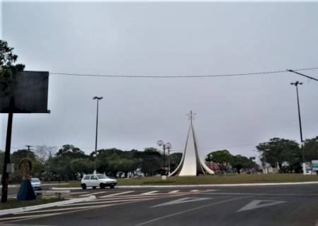 Tempo permanece chuvoso e fresco nesta quinta-feira