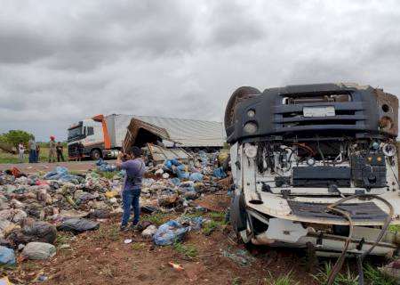 Empresa dona de caminhão que capotou com lixo foi autuada pela PMA