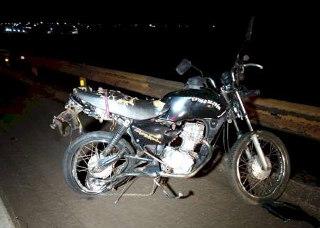 Duas pessoas ficam feridas em queda de moto na BR-163, em Dourados