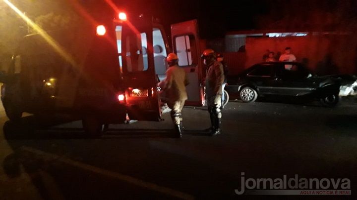 Ultrapassagem mal sucedida acaba em colisão na Alcides Menezes