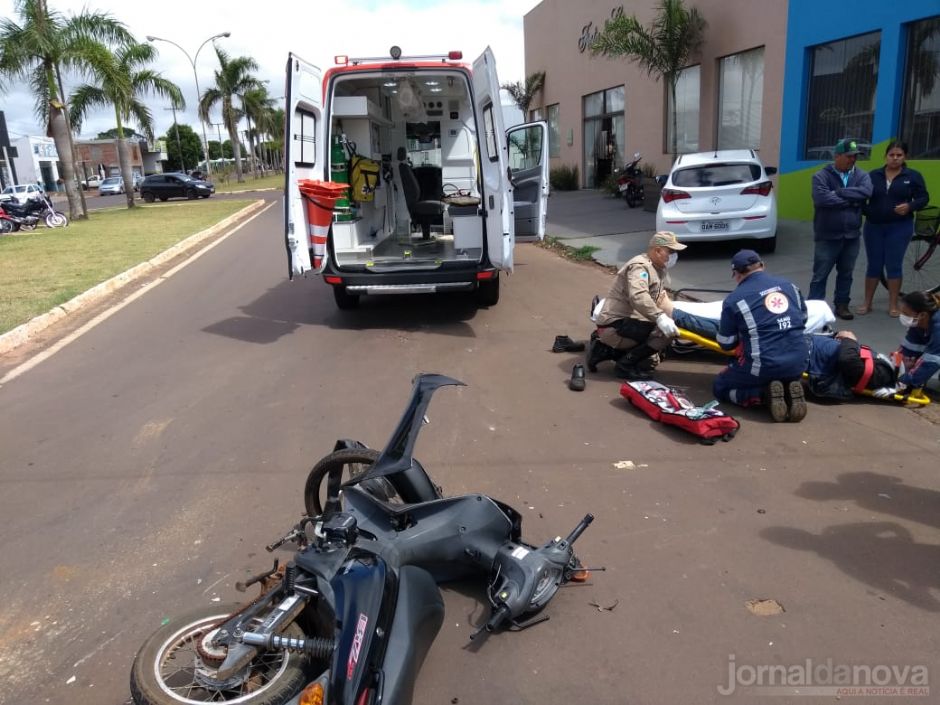Motociclista fica ferido ao colidir com caminhão em Nova Andradina