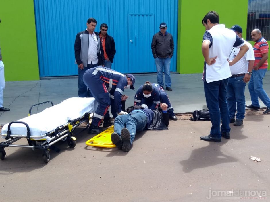 Motociclista fica ferido ao colidir com caminhão em Nova Andradina