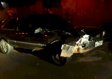 Ultrapassagem mal sucedida acaba em colisão na Alcides Menezes