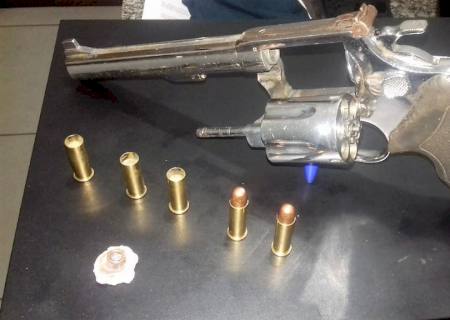 Em Ivinhema, mãe aciona a Polícia Militar, após filho efetuar disparos com revólver furtado