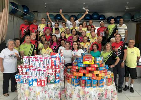 Produtos alimentícios arrecadados pelo Projeto Conviver foram doadas ao Hospital de Amor
