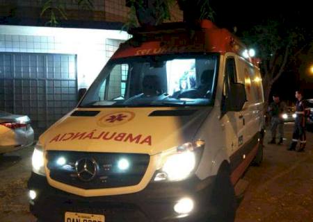 Jovem é baleado nas costas em frente sua casa em Dourados