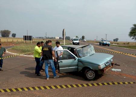 Veículo com placas de Nova Andradina se envolve em acidente na BR-376