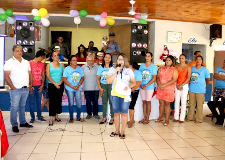 Coordenadora Iracy Rocha recebe homenagem ao se despedir do Projeto Conviver