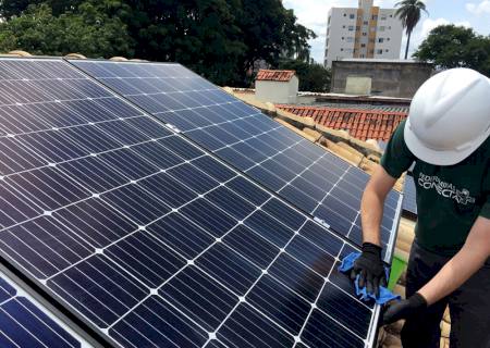 Requerimento busca esclarecer alteração das regras de geração e distribuição de energia solar