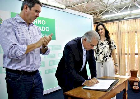 Reinaldo Azambuja libera R$ 6 milhões do FIC para projetos de arte e cultura em 2020