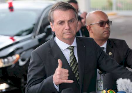 Bolsonaro diz que usará canal aberto com Trump para falar de tarifas