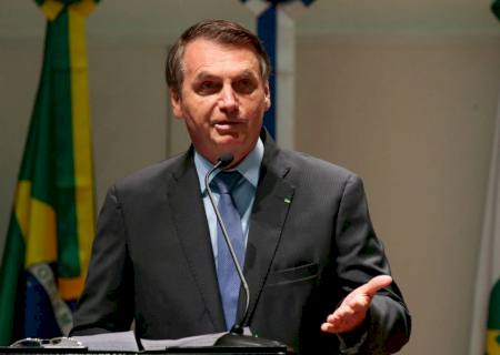 Desvalorização da moeda se deve a fatores externos, diz Bolsonaro