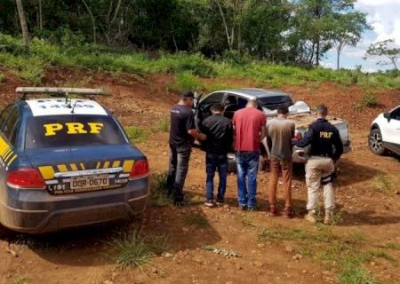 Trio é preso com 1,5 ton de maconha em veículo roubado