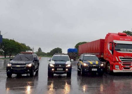 Ação conjunta da polícia prende dois homens por roubo e sequestro e recupera caminhões em MS