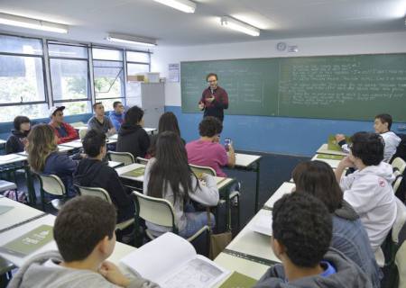 Pesquisadores mostram desafios no ensino de inglês