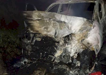 Ao desviar de árvore em pista, carro colide com carreta e casal morre em Brasilândia