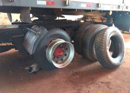 Pneu de carreta explode e homem fica gravemente ferido em Dourados