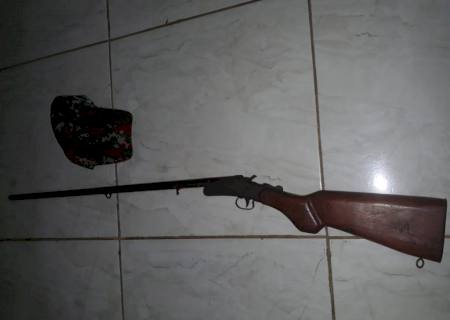 Polícia Ambiental de Naviraí prende peão de fazenda com espingarda de caça