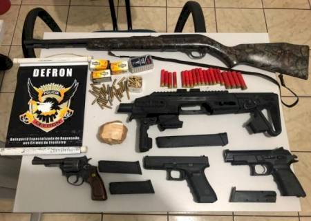 Dupla é presa pela Defron em Sete Quedas com armamento e munições