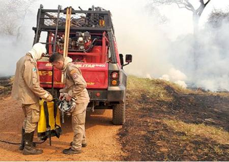 Governo define estratégias para prevenir e combater incêndios florestais em MS