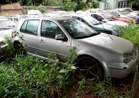 Detran leva a leilão 49 carros e 178 motos