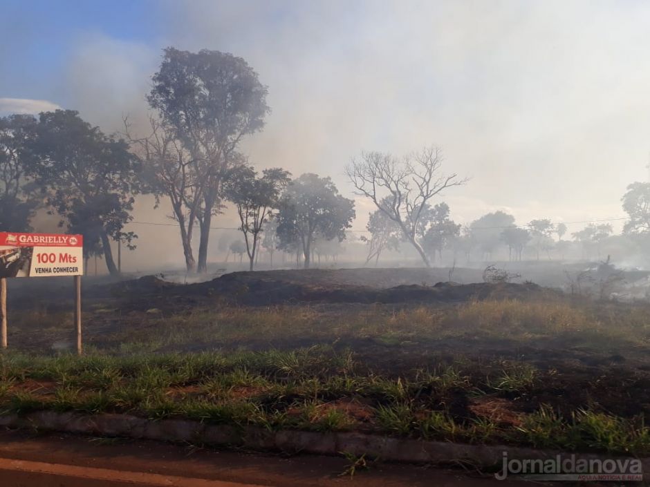 Incêndio atinge vegetação próximo da antiga instalação da Viação Motta em Casa Verde